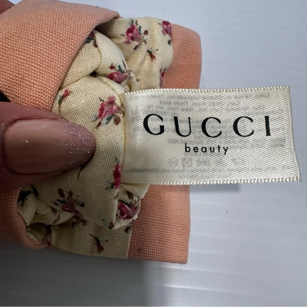 Gucci Beauty Small Pink Mirror With Floral Pink Pouch
